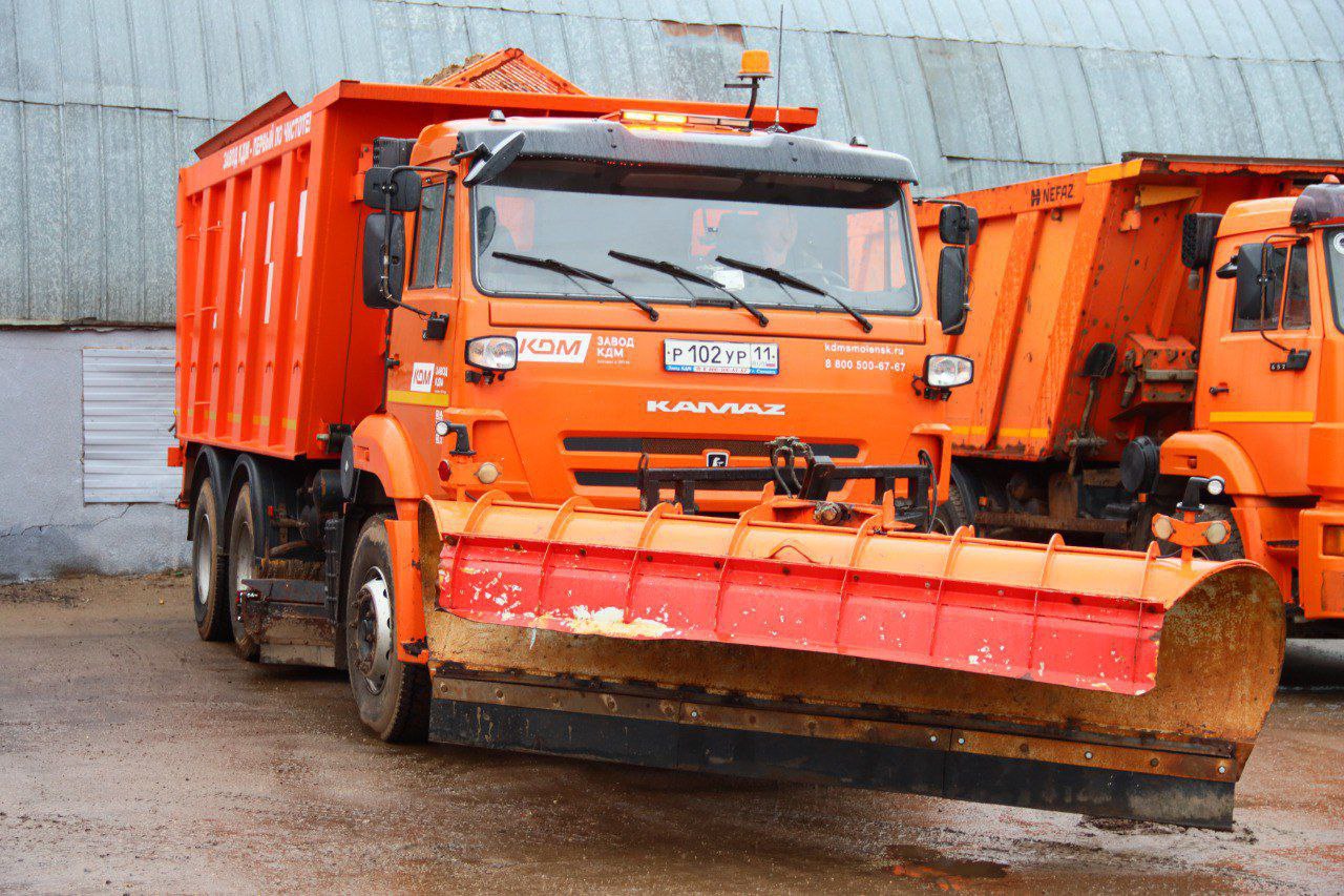 Максим Мартышин: В Сыктывкаре готовятся к снегу: проверили дорожную технику Максим Мартышин: В Сыктывкаре готовятся к снегу: проверили дорожную технику