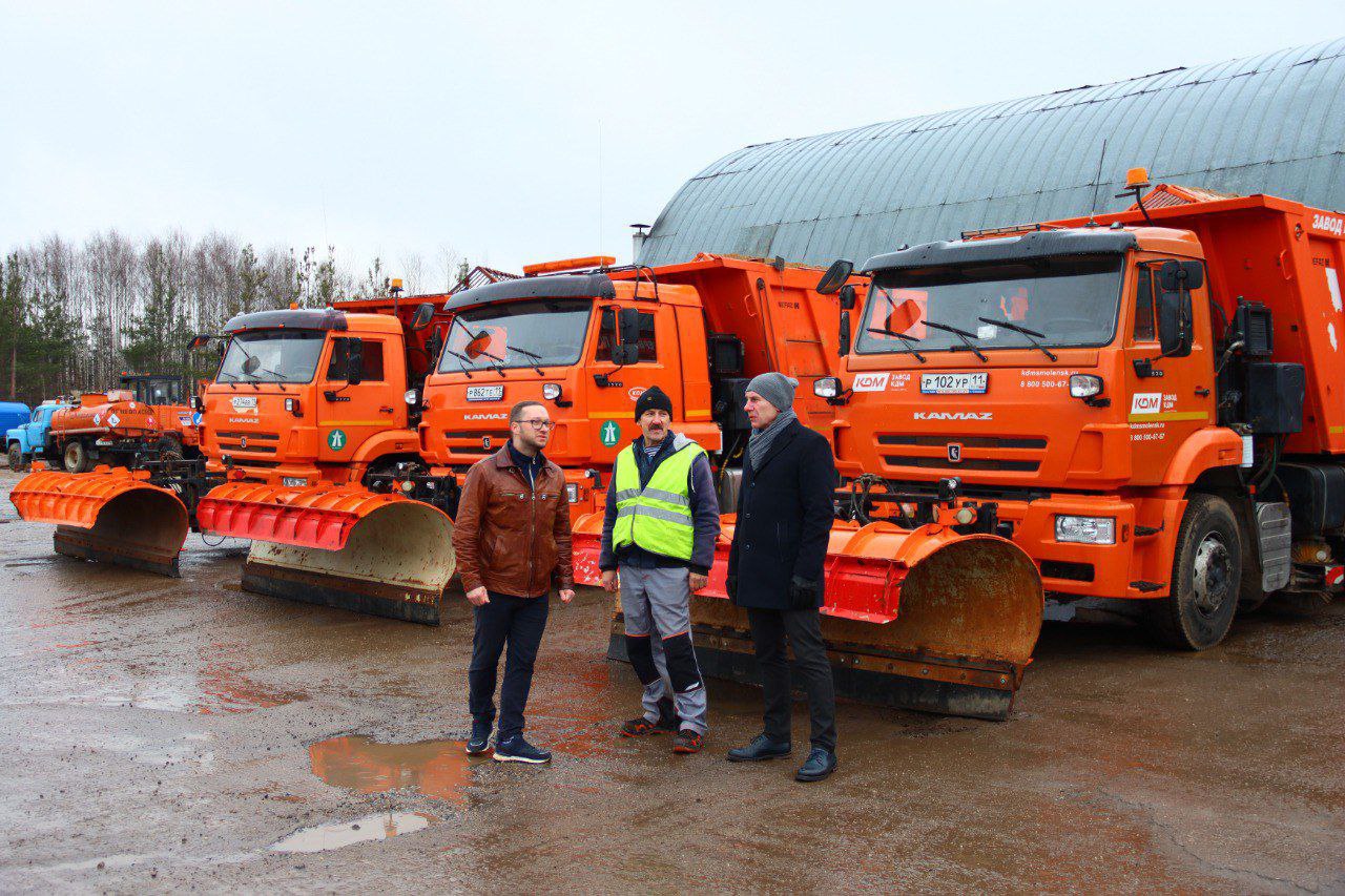 Максим Мартышин: В Сыктывкаре готовятся к снегу: проверили дорожную технику