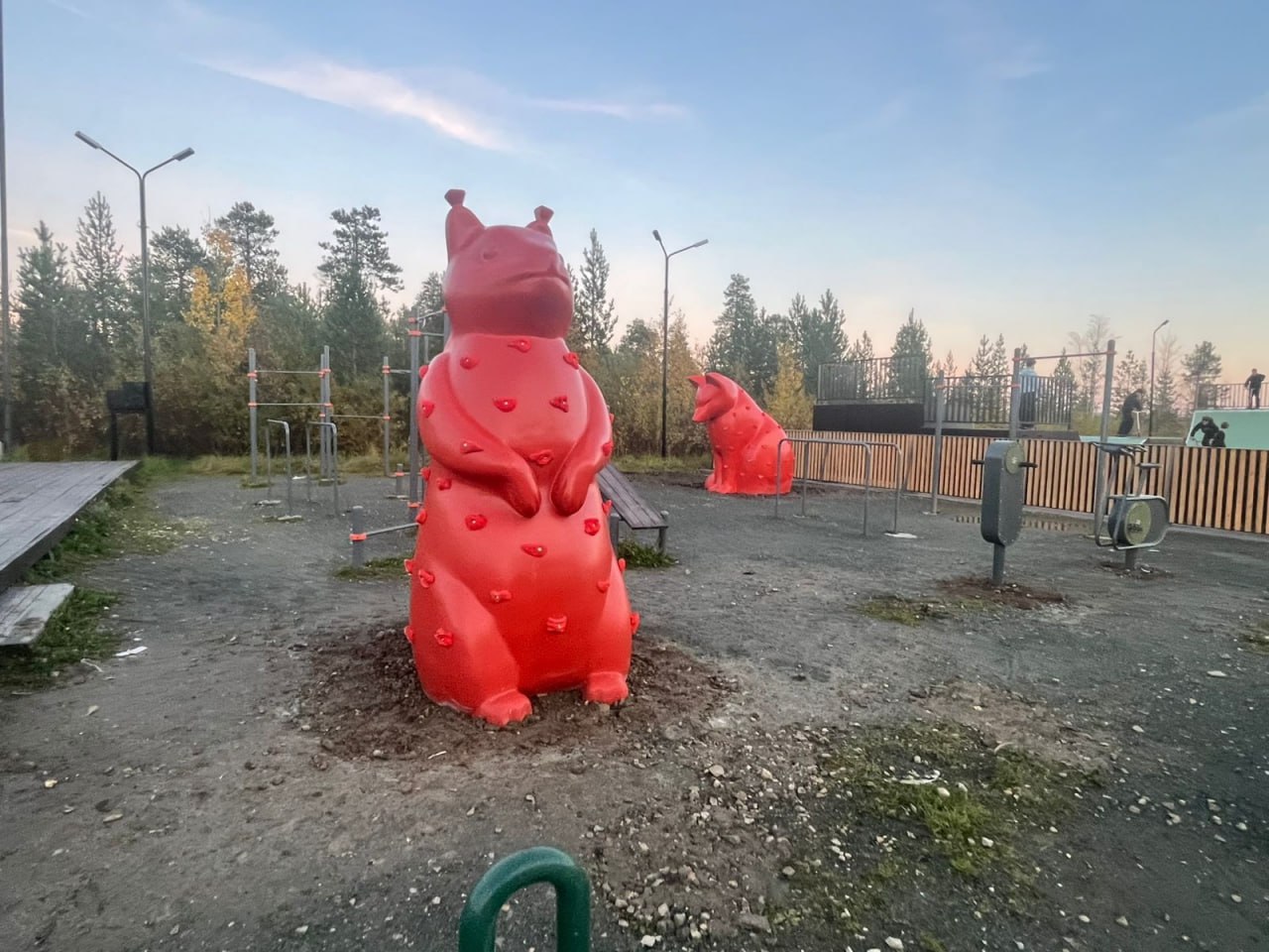 В Усинске открыли современный скейт-парк рядом с «Тропой здоровья» В Усинске открыли современный скейт-парк рядом с «Тропой здоровья»