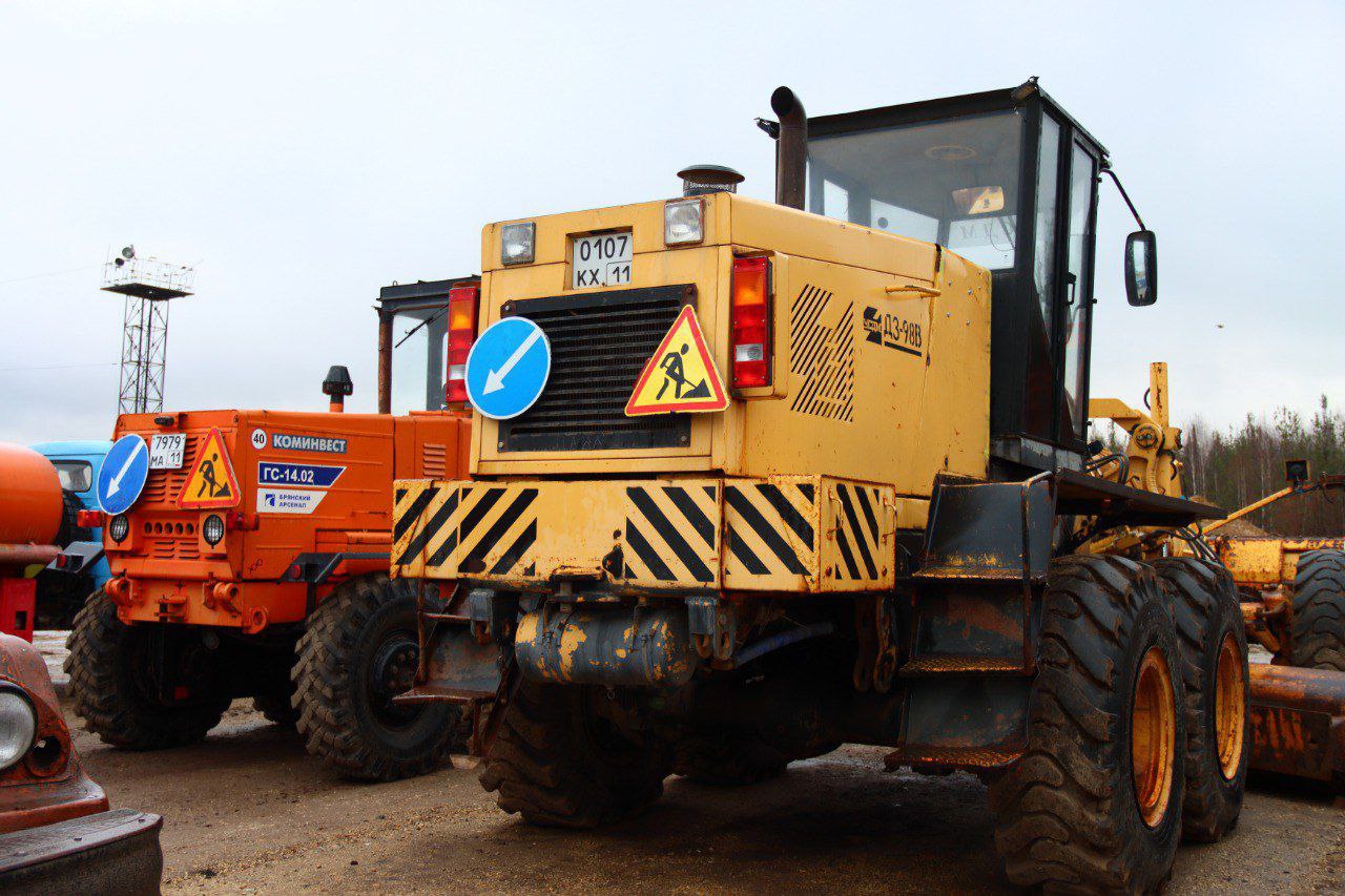 Максим Мартышин: В Сыктывкаре готовятся к снегу: проверили дорожную технику Максим Мартышин: В Сыктывкаре готовятся к снегу: проверили дорожную технику