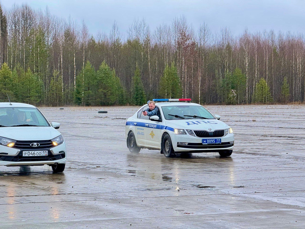 В местечке Соколовка под Сыктывкаром прошли очередные практические занятия, организованные Центром профессиональной подготовки МВД по Коми совместно со специальным взводом региональной Госавтоинспекции В местечке Соколовка под Сыктывкаром прошли очередные практические занятия, организованные Центром профессиональной подготовки МВД по Коми совместно со специальным взводом региональной Госавтоинспекции