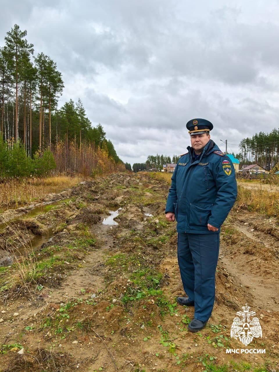 Выездное обследование. Сотрудники МЧС России совместно с администрацией города Сыктывкара провели выездное обследование в местечке Сосновая поляна пгт Выездное обследование. Сотрудники МЧС России совместно с администрацией города Сыктывкара провели выездное обследование в местечке Сосновая поляна пгт