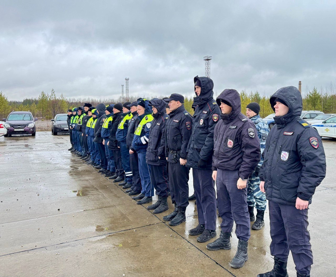 В местечке Соколовка под Сыктывкаром прошли очередные практические занятия, организованные Центром профессиональной подготовки МВД по Коми совместно со специальным взводом региональной Госавтоинспекции В местечке Соколовка под Сыктывкаром прошли очередные практические занятия, организованные Центром профессиональной подготовки МВД по Коми совместно со специальным взводом региональной Госавтоинспекции