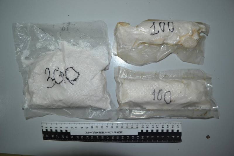 В Ухте полицейские пресекли сбыт 1 кг синтетических наркотиков В Ухте полицейские пресекли сбыт 1 кг синтетических наркотиков