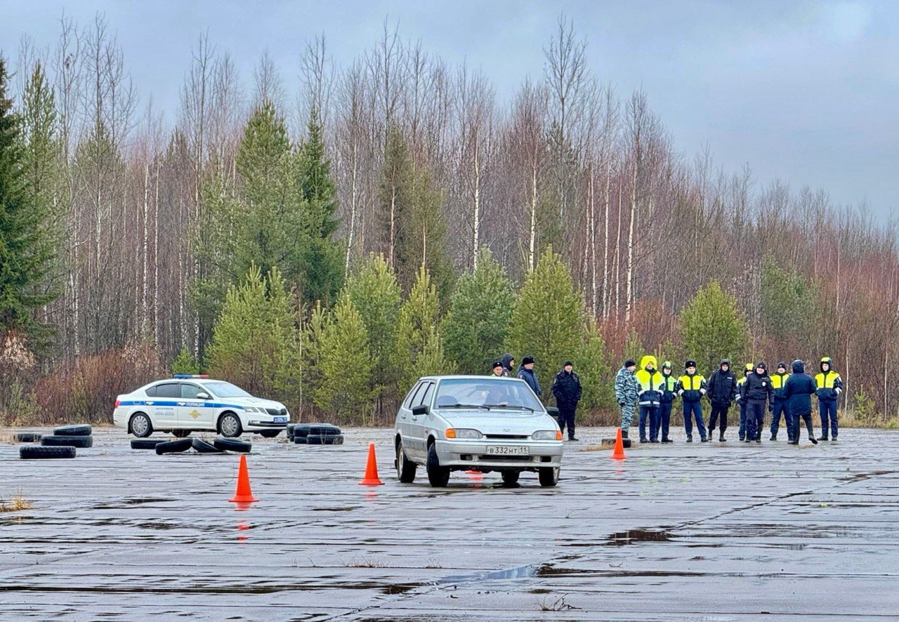 В местечке Соколовка под Сыктывкаром прошли очередные практические занятия, организованные Центром профессиональной подготовки МВД по Коми совместно со специальным взводом региональной Госавтоинспекции В местечке Соколовка под Сыктывкаром прошли очередные практические занятия, организованные Центром профессиональной подготовки МВД по Коми совместно со специальным взводом региональной Госавтоинспекции