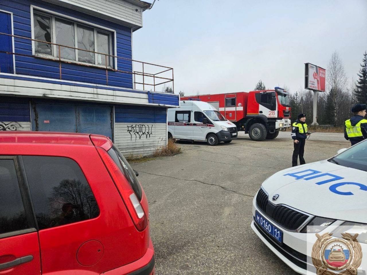 Сотрудники Госавтоинспекции г. Сосногорска во взаимодействии с представителями скорой медицинской помощи и МЧС, провели профилактическую акцию «Маячок» Сотрудники Госавтоинспекции г. Сосногорска во взаимодействии с представителями скорой медицинской помощи и МЧС, провели профилактическую акцию «Маячок»