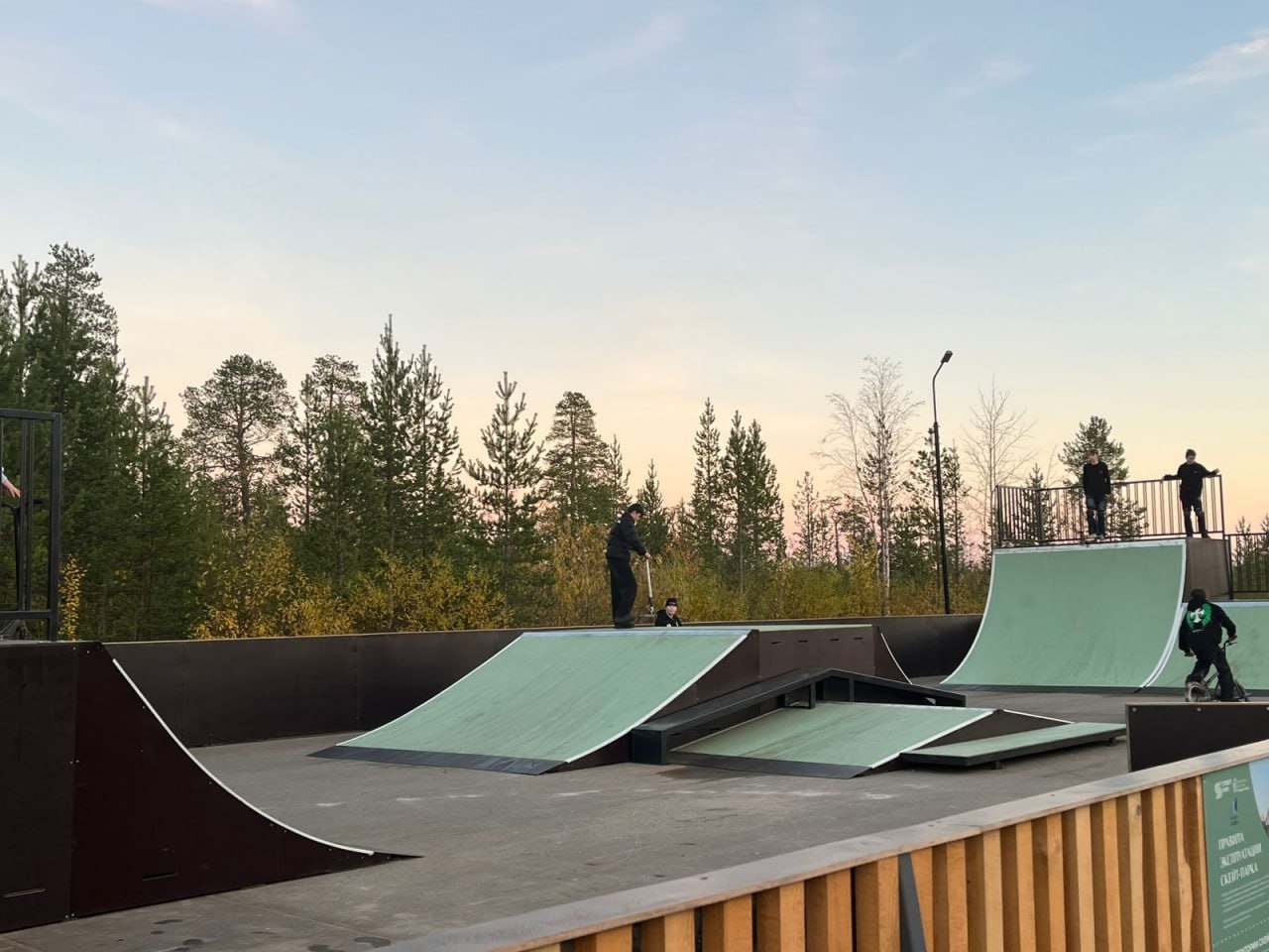 В Усинске открыли современный скейт-парк рядом с «Тропой здоровья»