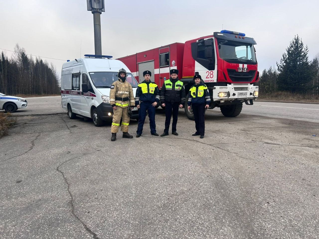 Сотрудники Госавтоинспекции г. Сосногорска во взаимодействии с представителями скорой медицинской помощи и МЧС, провели профилактическую акцию «Маячок»