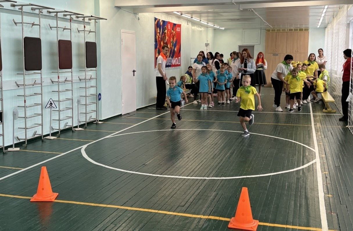 Воркутинские дошкольники приняли участие в конкурсе по Правилам дорожного движения, приуроченном ко Дню автомобилиста Воркутинские дошкольники приняли участие в конкурсе по Правилам дорожного движения, приуроченном ко Дню автомобилиста