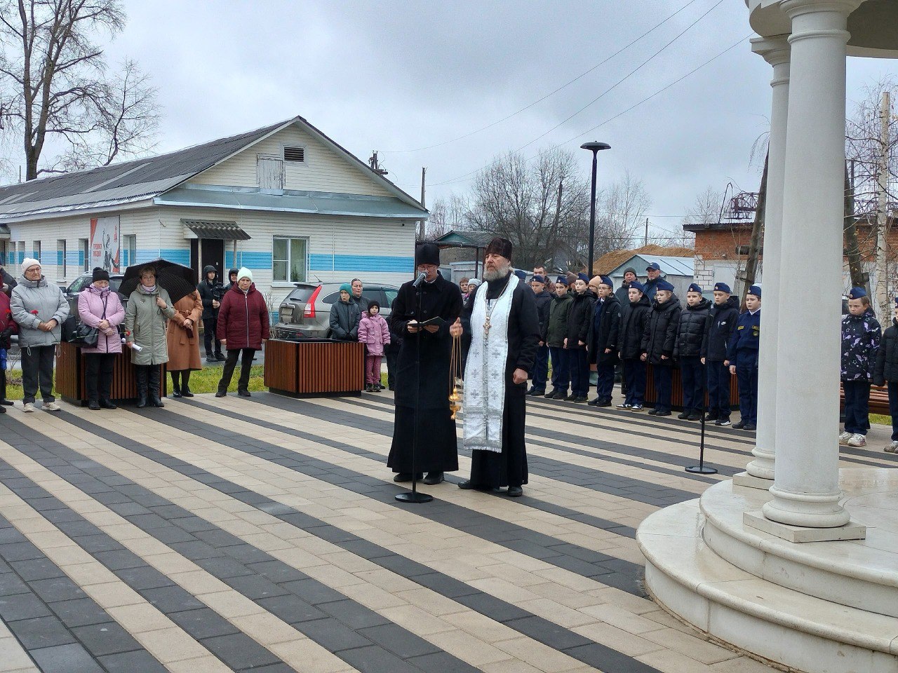 В Краснозатонском прошло торжественное открытие мемориального комплекса, посвященного 80-летию Победы в Великой Отечественной войне, участникам локальных боевых действий, ликвидаторам ЧАЭС и труженикам тыла
