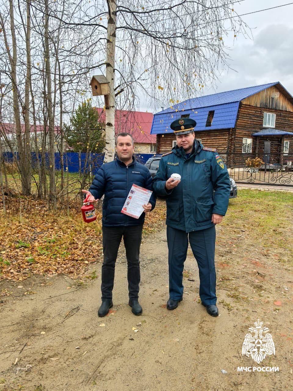 Выездное обследование. Сотрудники МЧС России совместно с администрацией города Сыктывкара провели выездное обследование в местечке Сосновая поляна пгт