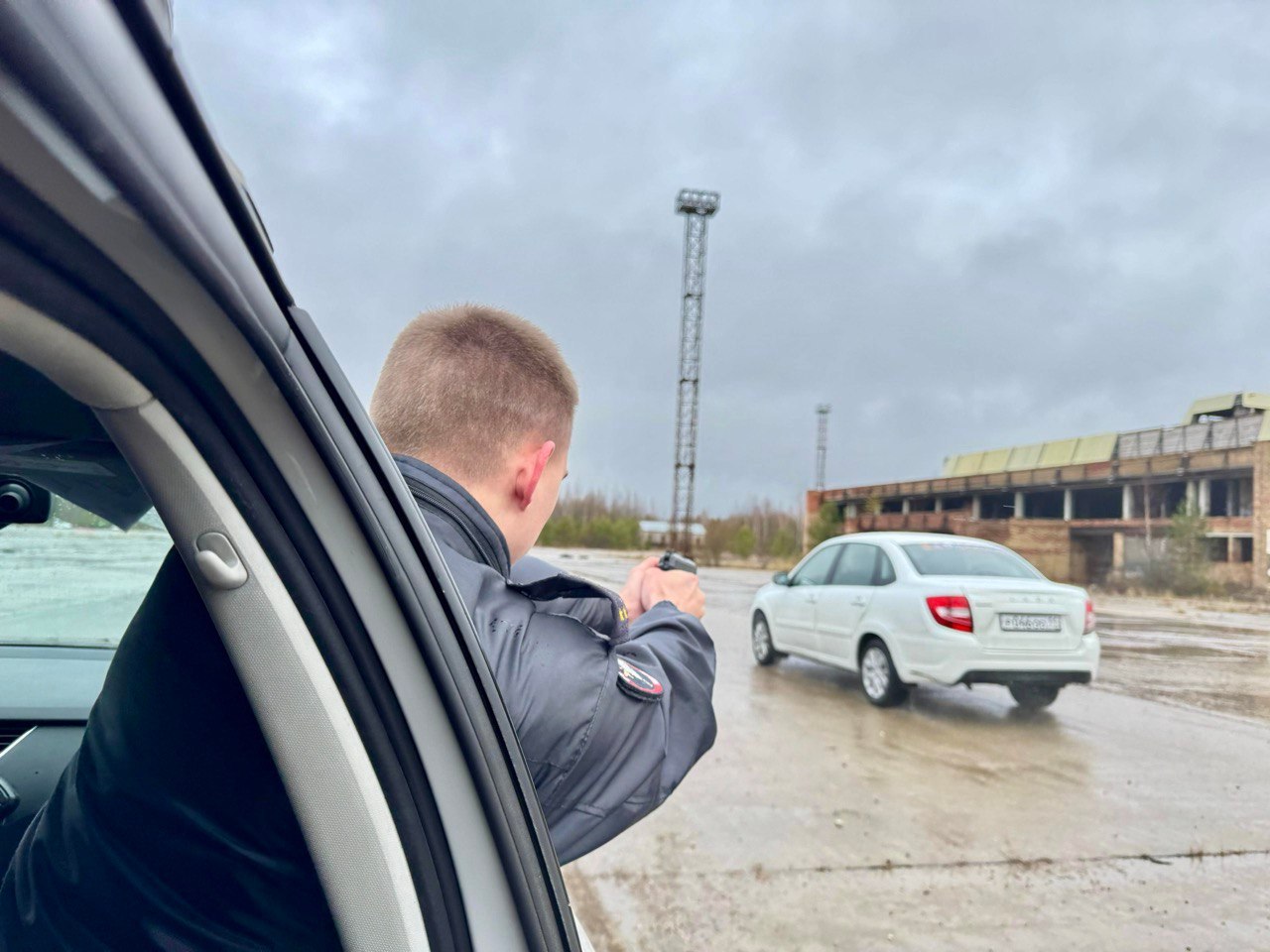 В местечке Соколовка под Сыктывкаром прошли очередные практические занятия, организованные Центром профессиональной подготовки МВД по Коми совместно со специальным взводом региональной Госавтоинспекции В местечке Соколовка под Сыктывкаром прошли очередные практические занятия, организованные Центром профессиональной подготовки МВД по Коми совместно со специальным взводом региональной Госавтоинспекции