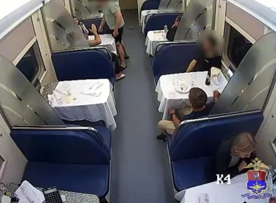 В Тверской области полиция сняла с поезда дебошира из Коми за хулиганские выходки в пути следования и драку