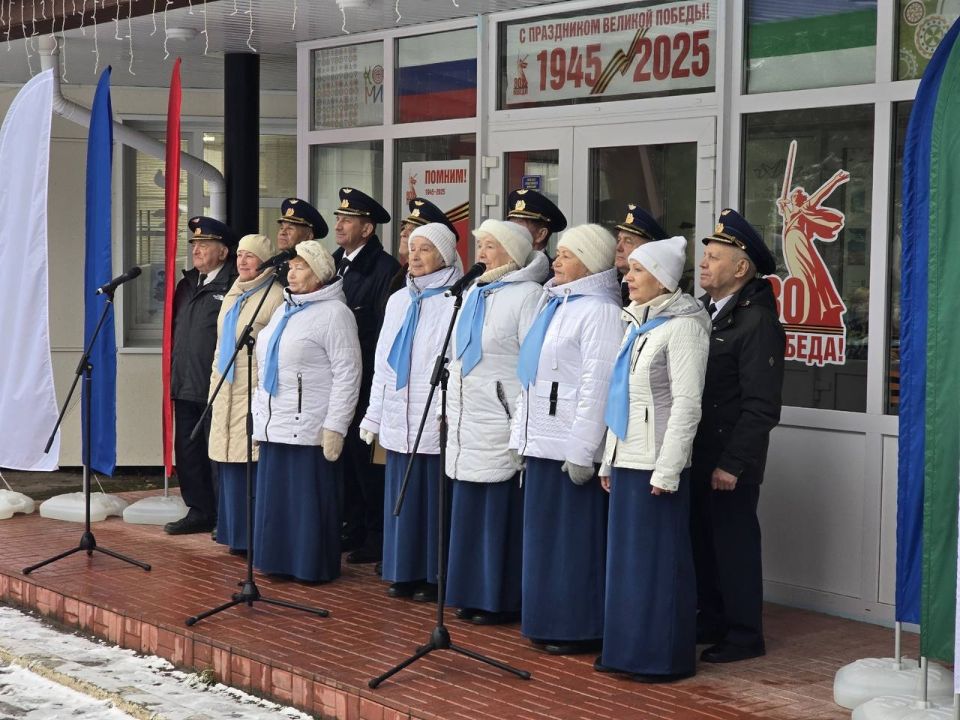 Сегодня возле Дома развития культуры и искусства прошла яркая концертная программа, посвященная Дню народного единства Сегодня возле Дома развития культуры и искусства прошла яркая концертная программа, посвященная Дню народного единства