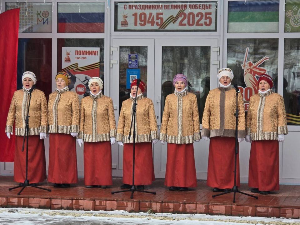 Сегодня возле Дома развития культуры и искусства прошла яркая концертная программа, посвященная Дню народного единства Сегодня возле Дома развития культуры и искусства прошла яркая концертная программа, посвященная Дню народного единства