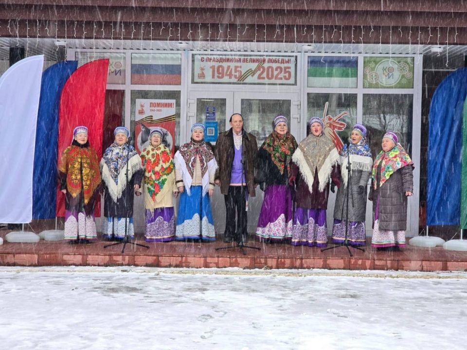 Сегодня возле Дома развития культуры и искусства прошла яркая концертная программа, посвященная Дню народного единства Сегодня возле Дома развития культуры и искусства прошла яркая концертная программа, посвященная Дню народного единства