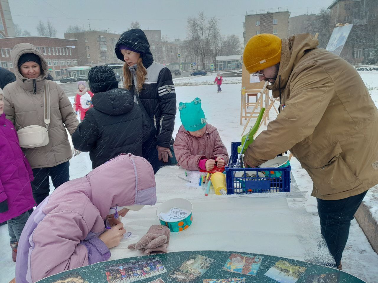 Максим Мартышин: Несмотря на мокрый снег и непогоду, Театральная площадь сегодня стала по-настоящему тёплым и объединяющим местом Максим Мартышин: Несмотря на мокрый снег и непогоду, Театральная площадь сегодня стала по-настоящему тёплым и объединяющим местом