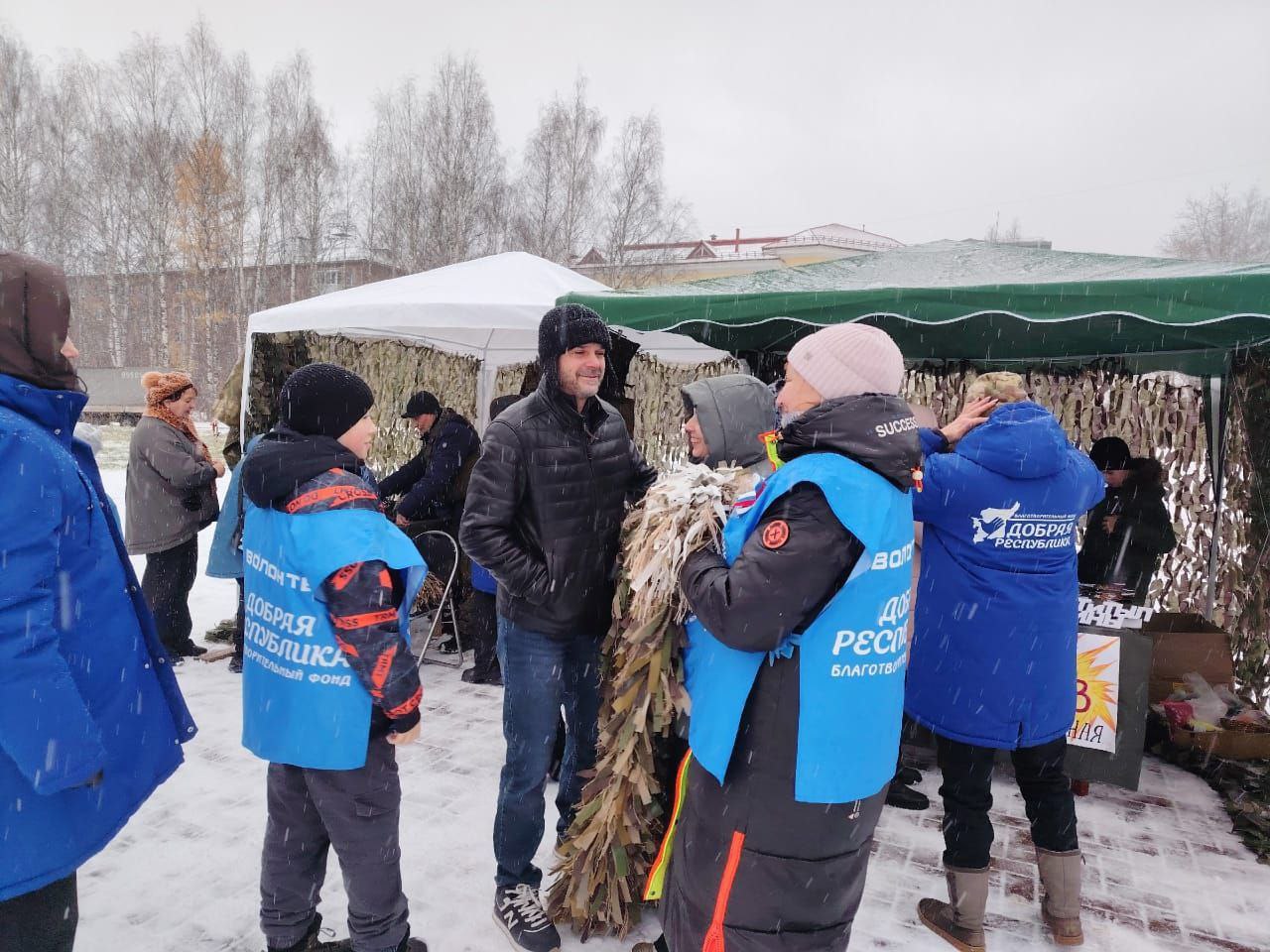 Максим Мартышин: Несмотря на мокрый снег и непогоду, Театральная площадь сегодня стала по-настоящему тёплым и объединяющим местом Максим Мартышин: Несмотря на мокрый снег и непогоду, Театральная площадь сегодня стала по-настоящему тёплым и объединяющим местом