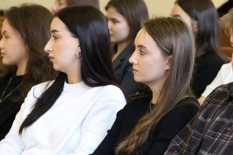 В Сыктывкаре полицейские рассказали студентам о службе в органах внутренних дел В Сыктывкаре полицейские рассказали студентам о службе в органах внутренних дел