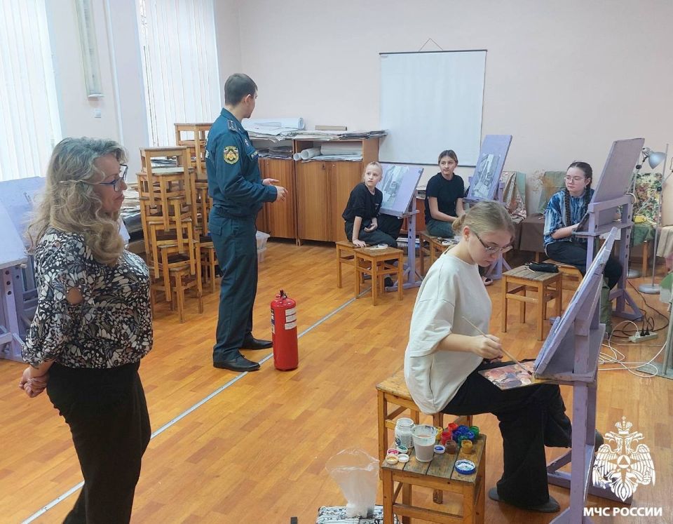 Искусство в безопасности. В Детской школе искусств Инты прошёл урок пожарной безопасности Искусство в безопасности. В Детской школе искусств Инты прошёл урок пожарной безопасности