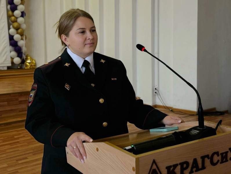 В Сыктывкаре полицейские рассказали студентам о службе в органах внутренних дел