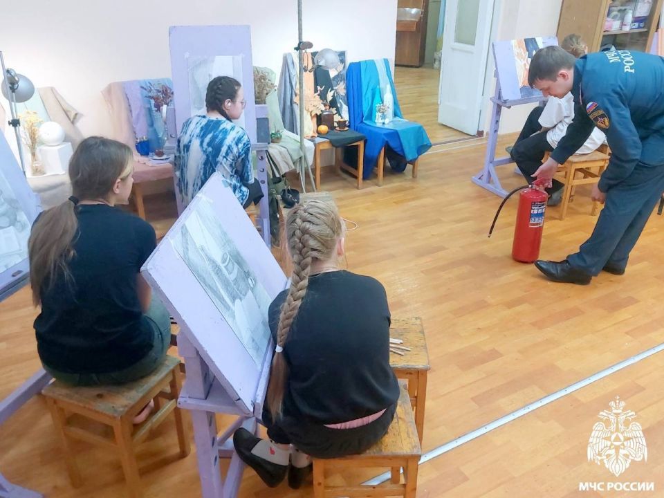 Искусство в безопасности. В Детской школе искусств Инты прошёл урок пожарной безопасности Искусство в безопасности. В Детской школе искусств Инты прошёл урок пожарной безопасности