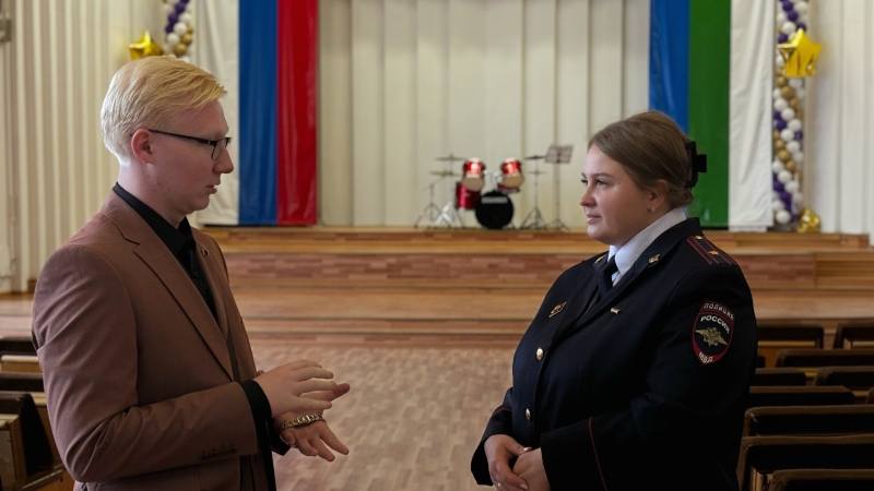 В Сыктывкаре полицейские рассказали студентам о службе в органах внутренних дел В Сыктывкаре полицейские рассказали студентам о службе в органах внутренних дел