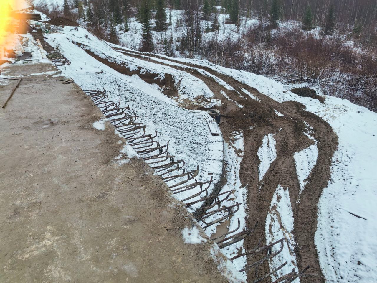 В Усинском районе продолжаются работы по капитальному ремонту моста через р. Турунъель