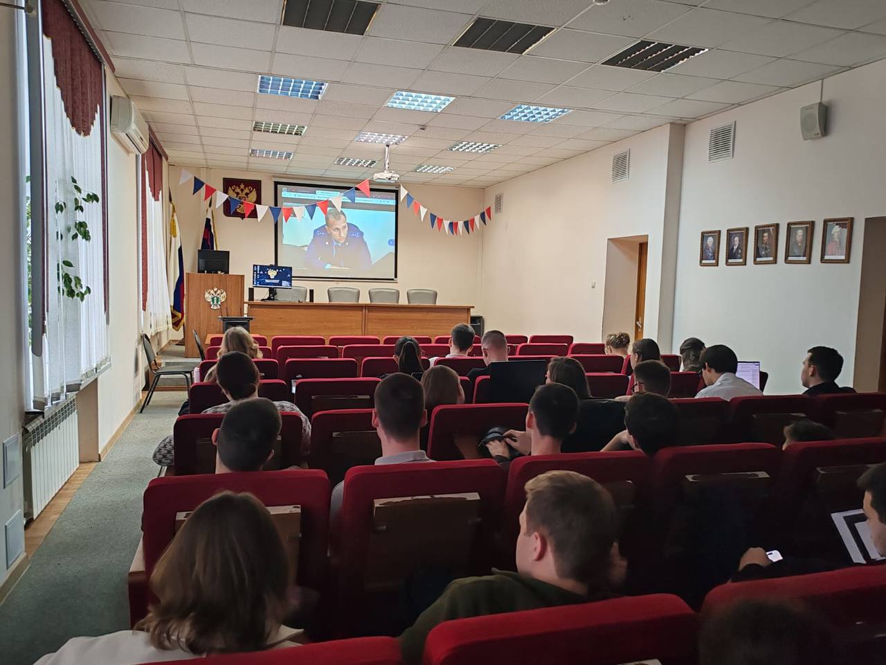 Старший прокурор отдела по надзору за законностью исполнения уголовных наказаний прокуратуры Республики Коми Игорь Соколов в режиме видео-конференц-связи принял участие в проведении учебного занятия со студентами 4 и 5...