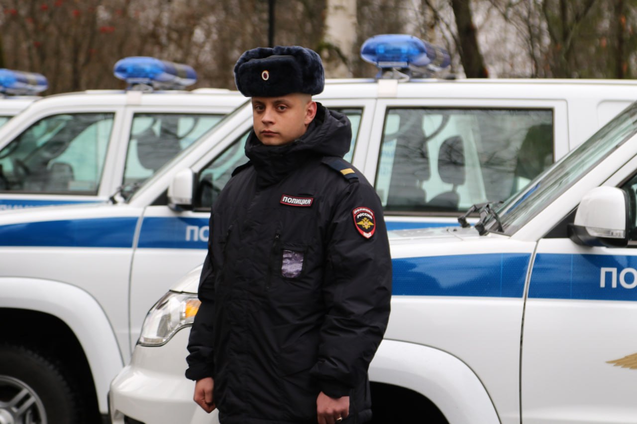 Андрей Сицский вручил полицейским ключи от новых служебных автомобилей Андрей Сицский вручил полицейским ключи от новых служебных автомобилей