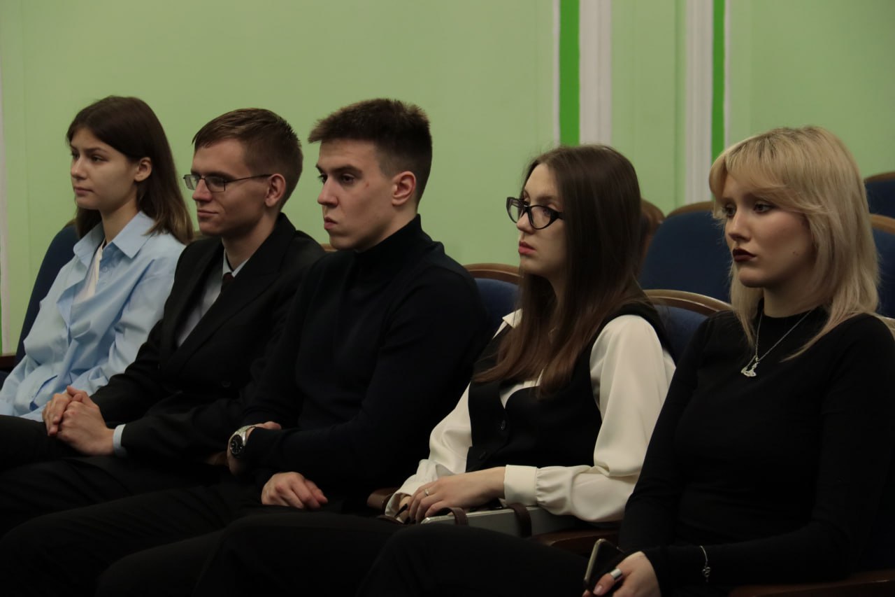 06 ноября 2025 года прокурор Республики Коми Николай Егоров провел встречу со студентами Санкт-Петербургского юридического института (филиала) Университета прокуратуры Российской Федерации, обучающимися по целевым... 06 ноября 2025 года прокурор Республики Коми Николай Егоров провел встречу со студентами Санкт-Петербургского юридического института (филиала) Университета прокуратуры Российской Федерации, обучающимися по целевым...