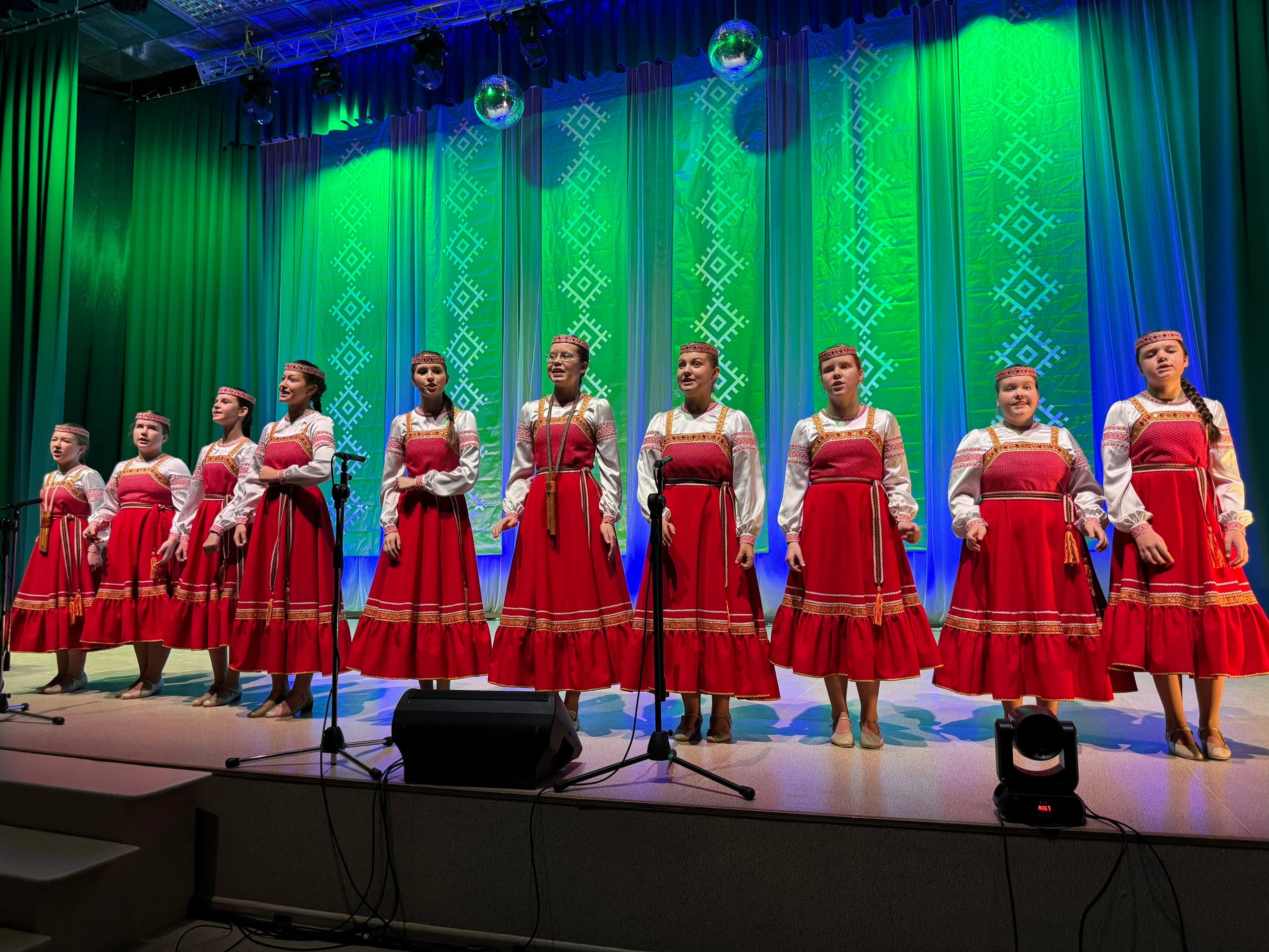 В Сыктывкаре состоялся гала-концерт открытого городского фестиваля-конкурса детского и юношеского народного творчества «Гажа гытсан» («Веселая карусель»), который соответствует задачам и целям национального проекта «Молодежь... В Сыктывкаре состоялся гала-концерт открытого городского фестиваля-конкурса детского и юношеского народного творчества «Гажа гытсан» («Веселая карусель»), который соответствует задачам и целям национального проекта «Молодежь...