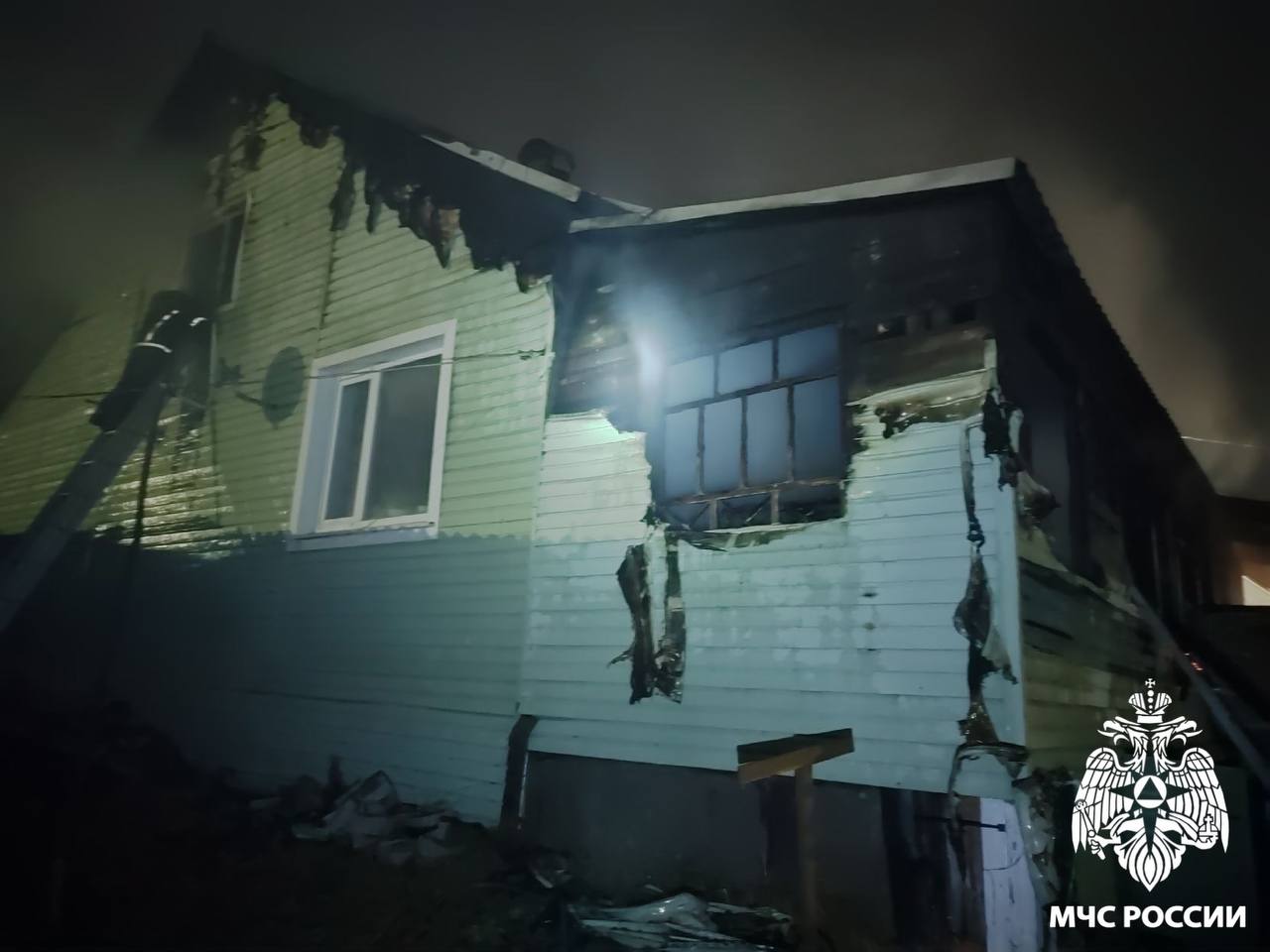 За #ДежурныеСутки огнеборцы МЧС России ликвидировали пожар на площади 135 квадратных метров в жилом доме в селе Объячево За #ДежурныеСутки огнеборцы МЧС России ликвидировали пожар на площади 135 квадратных метров в жилом доме в селе Объячево