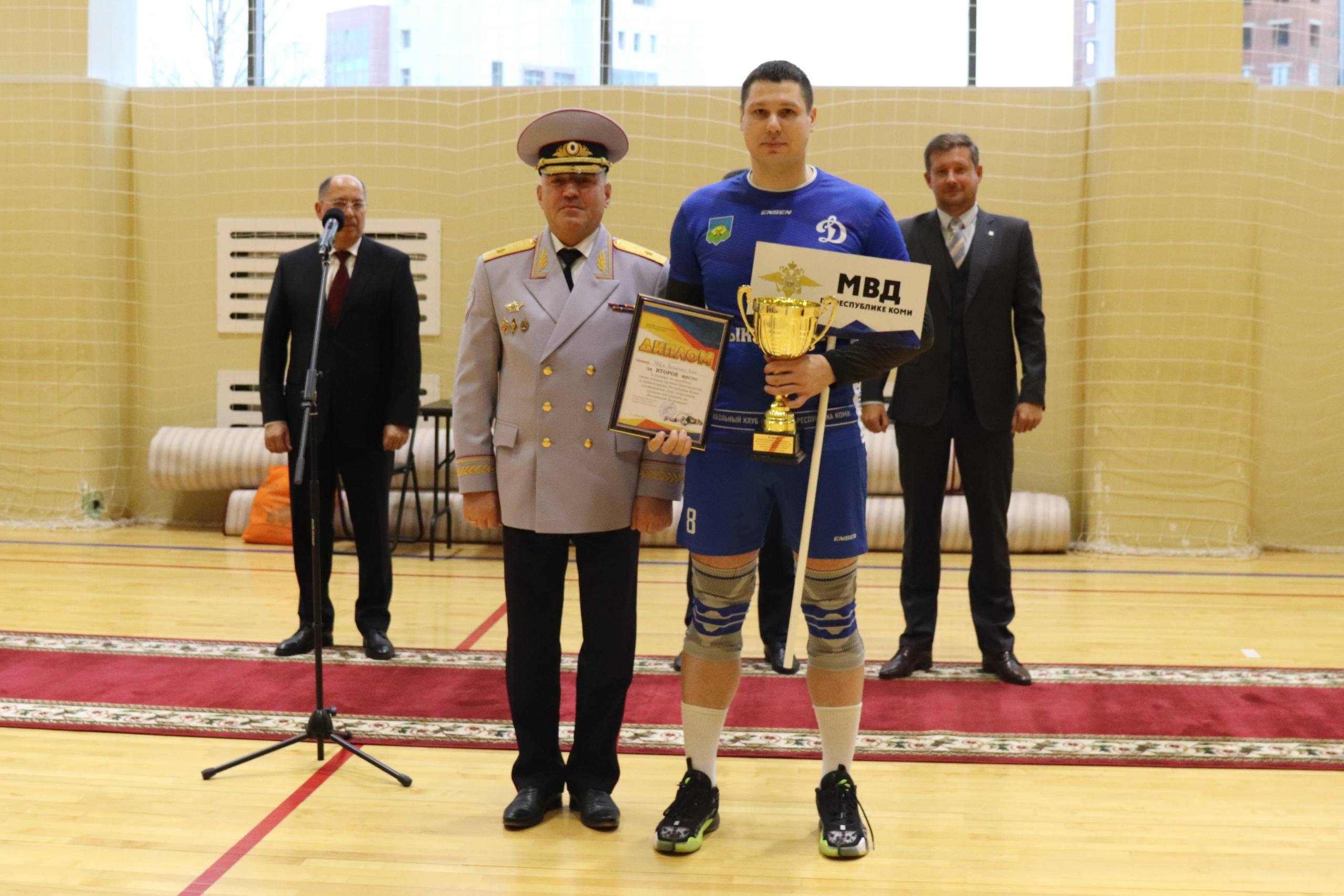 Андрей Сицский наградил победителей турнира по волейболу среди сотрудников органов безопасности и правопорядка Коми