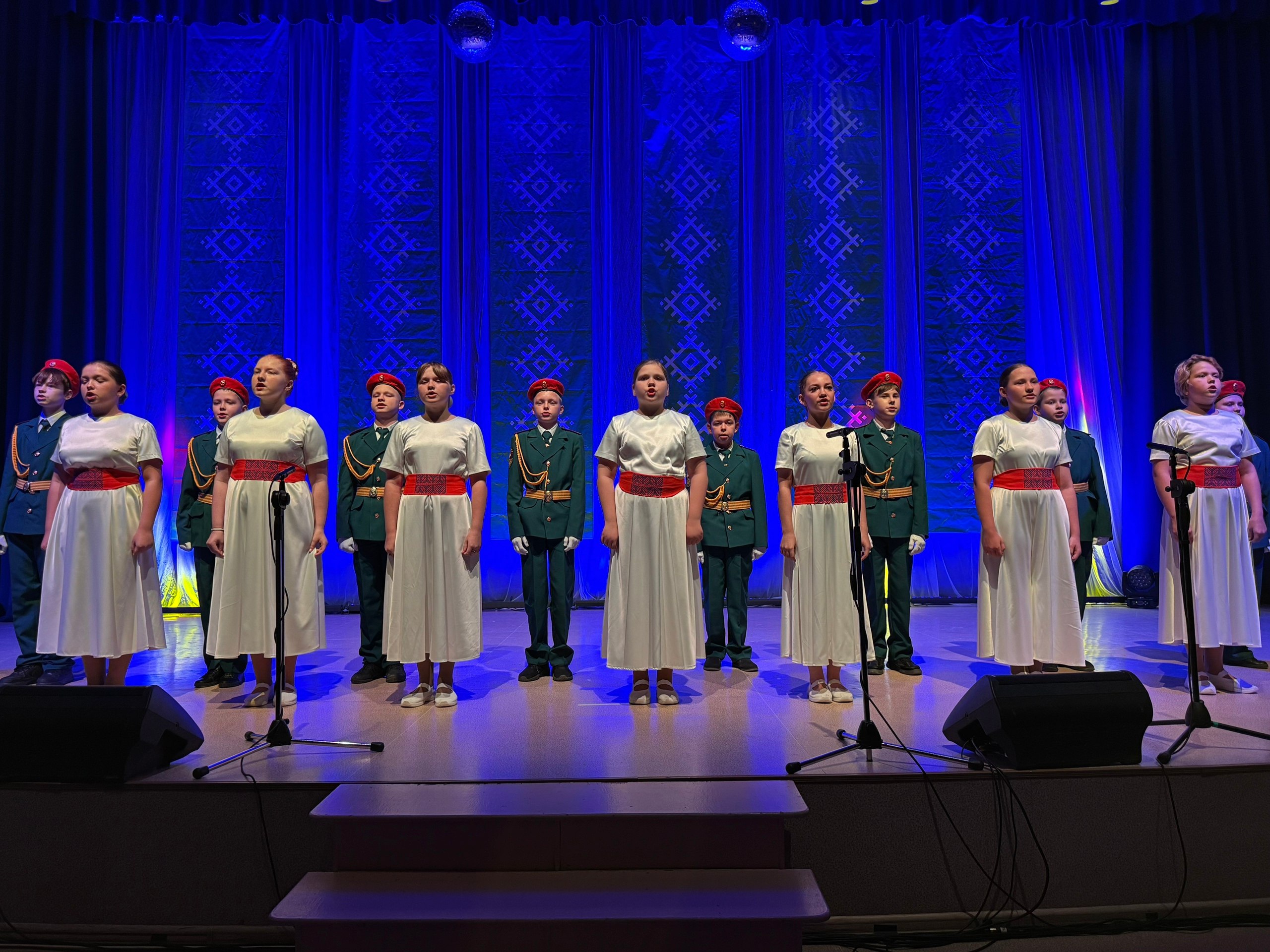 В Сыктывкаре состоялся гала-концерт открытого городского фестиваля-конкурса детского и юношеского народного творчества «Гажа гытсан» («Веселая карусель»), который соответствует задачам и целям национального проекта «Молодежь... В Сыктывкаре состоялся гала-концерт открытого городского фестиваля-конкурса детского и юношеского народного творчества «Гажа гытсан» («Веселая карусель»), который соответствует задачам и целям национального проекта «Молодежь...