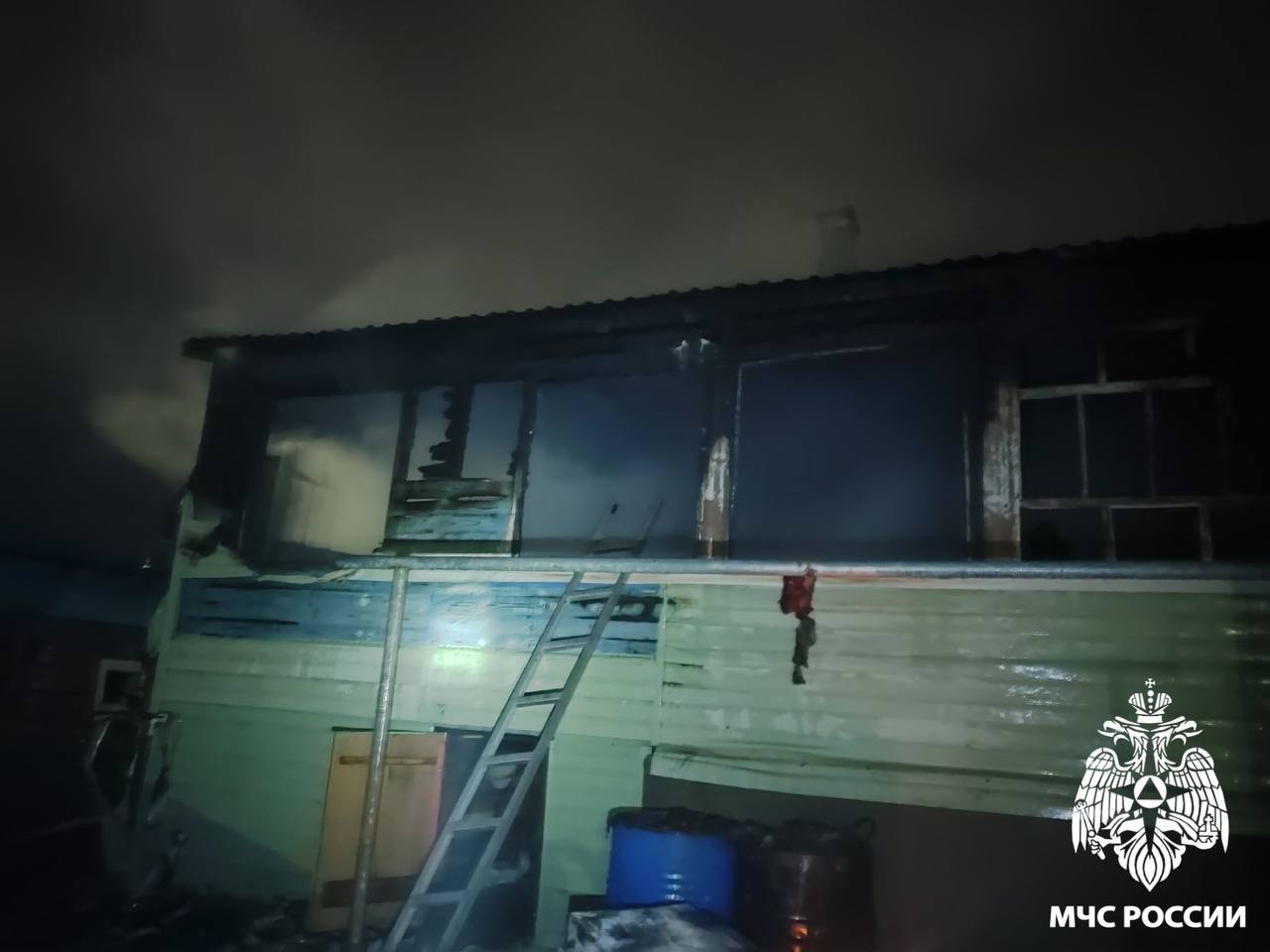 За #ДежурныеСутки огнеборцы МЧС России ликвидировали пожар на площади 135 квадратных метров в жилом доме в селе Объячево За #ДежурныеСутки огнеборцы МЧС России ликвидировали пожар на площади 135 квадратных метров в жилом доме в селе Объячево