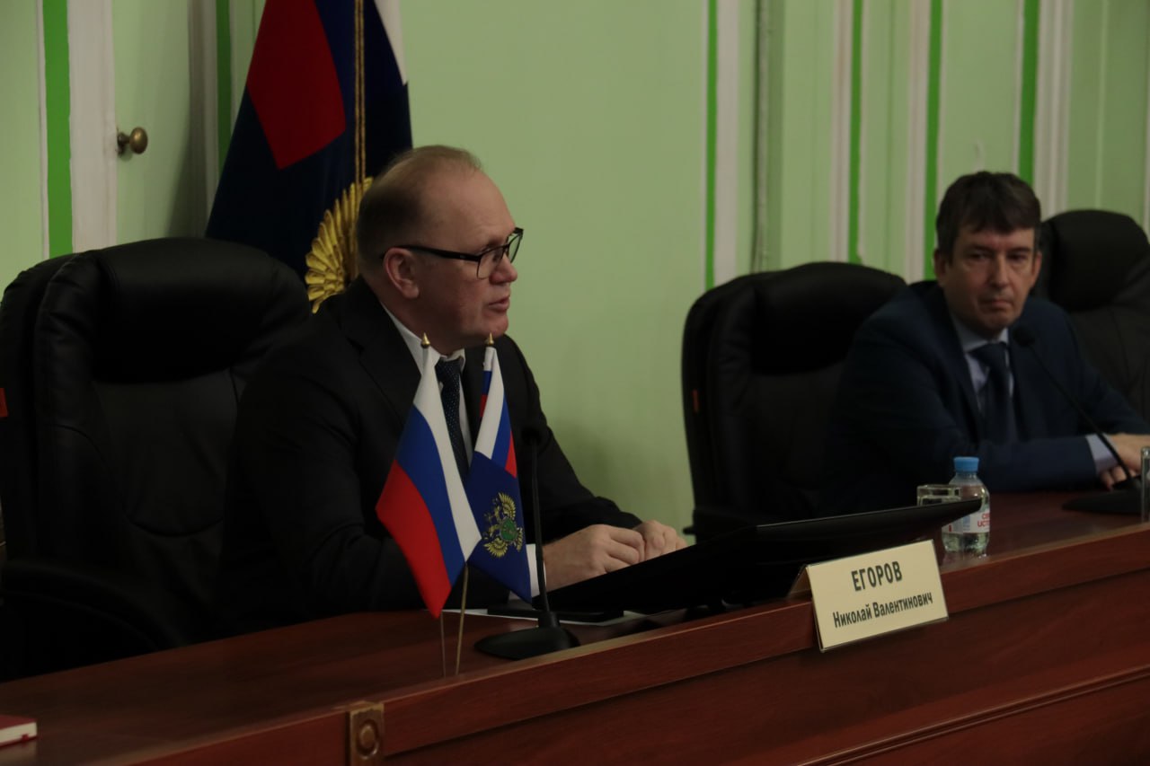 06 ноября 2025 года прокурор Республики Коми Николай Егоров провел встречу со студентами Санкт-Петербургского юридического института (филиала) Университета прокуратуры Российской Федерации, обучающимися по целевым... 06 ноября 2025 года прокурор Республики Коми Николай Егоров провел встречу со студентами Санкт-Петербургского юридического института (филиала) Университета прокуратуры Российской Федерации, обучающимися по целевым...