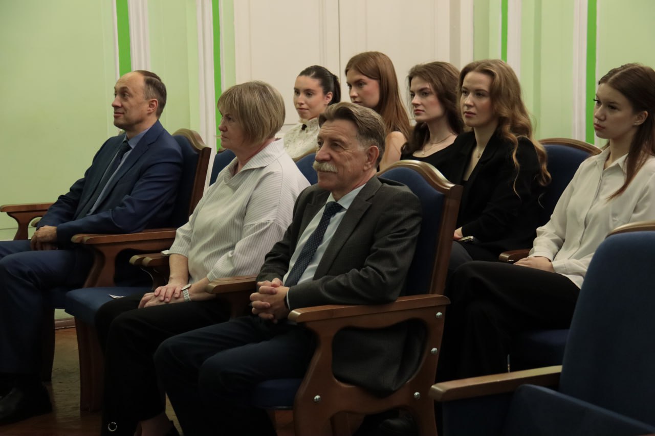 06 ноября 2025 года прокурор Республики Коми Николай Егоров провел встречу со студентами Санкт-Петербургского юридического института (филиала) Университета прокуратуры Российской Федерации, обучающимися по целевым... 06 ноября 2025 года прокурор Республики Коми Николай Егоров провел встречу со студентами Санкт-Петербургского юридического института (филиала) Университета прокуратуры Российской Федерации, обучающимися по целевым...