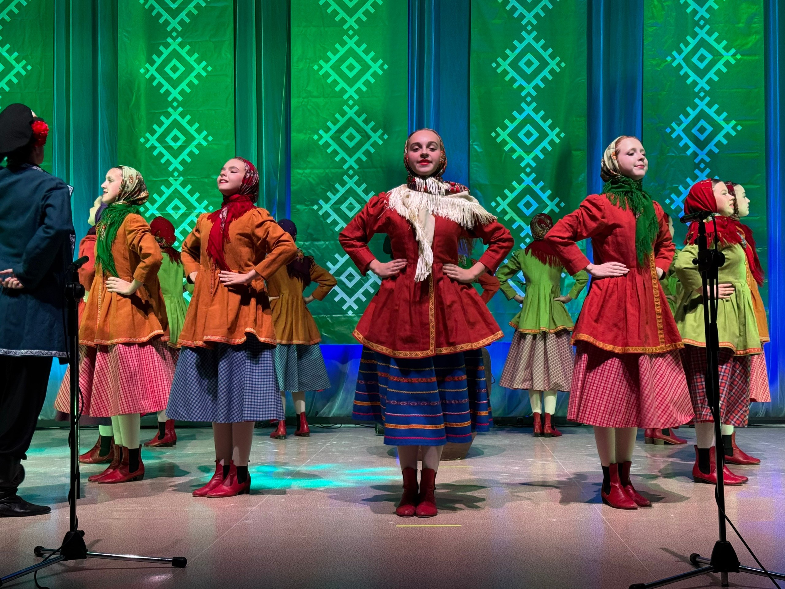 В Сыктывкаре состоялся гала-концерт открытого городского фестиваля-конкурса детского и юношеского народного творчества «Гажа гытсан» («Веселая карусель»), который соответствует задачам и целям национального проекта «Молодежь... В Сыктывкаре состоялся гала-концерт открытого городского фестиваля-конкурса детского и юношеского народного творчества «Гажа гытсан» («Веселая карусель»), который соответствует задачам и целям национального проекта «Молодежь...