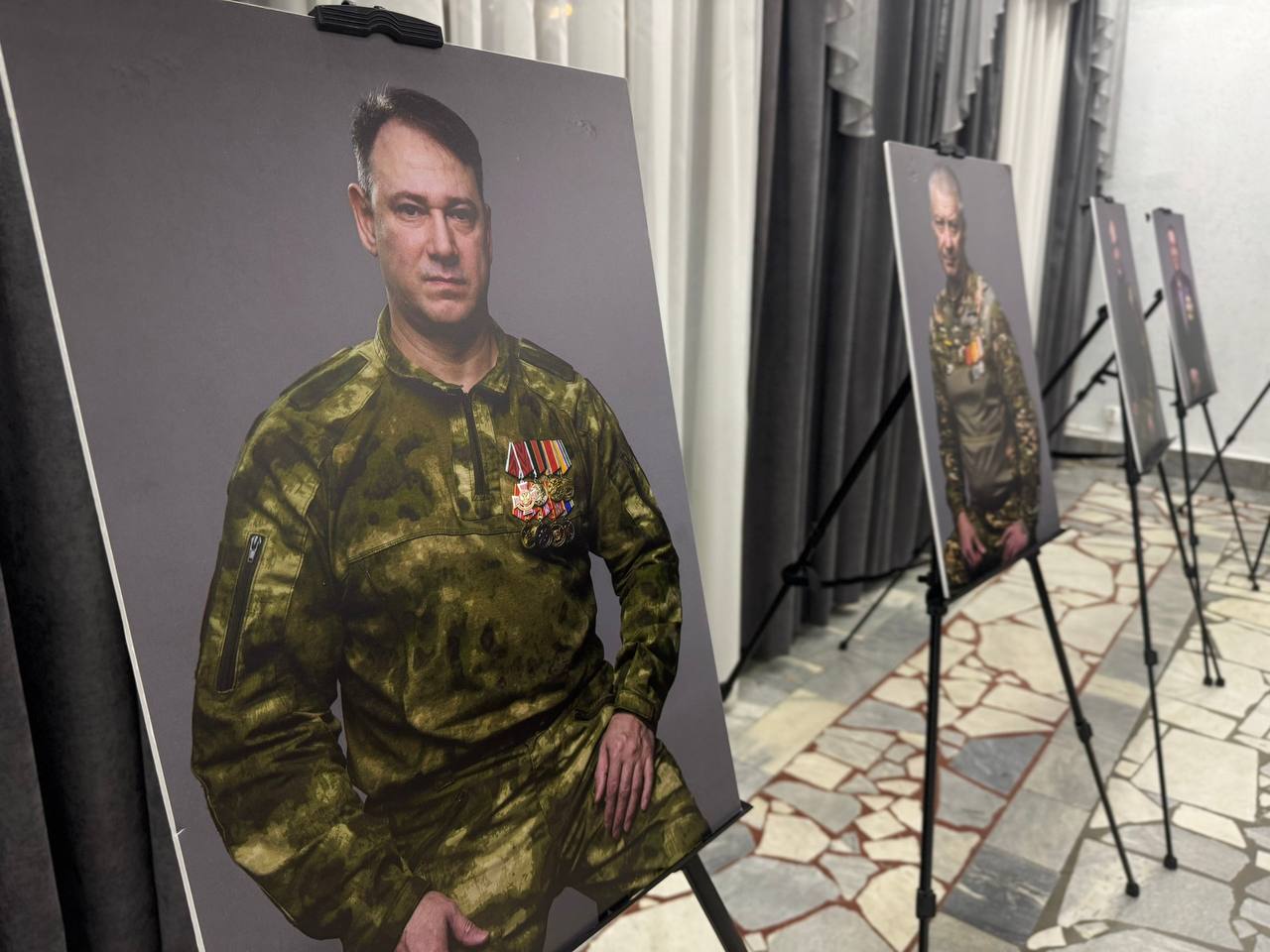 В Сыктывкаре прошел благотворительный концерт «Братское сердце», целью которого стал сбор средств для поддержки бойцов специальной военной операции В Сыктывкаре прошел благотворительный концерт «Братское сердце», целью которого стал сбор средств для поддержки бойцов специальной военной операции