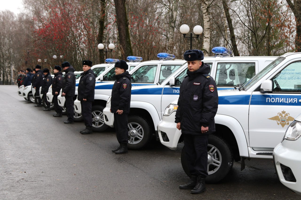 Полицейские в Коми получили 15 новых служебных автомобилей Полицейские в Коми получили 15 новых служебных автомобилей