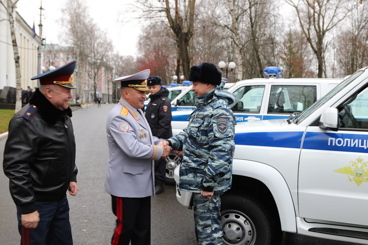 Полицейские в Коми получили 15 новых служебных автомобилей Полицейские в Коми получили 15 новых служебных автомобилей