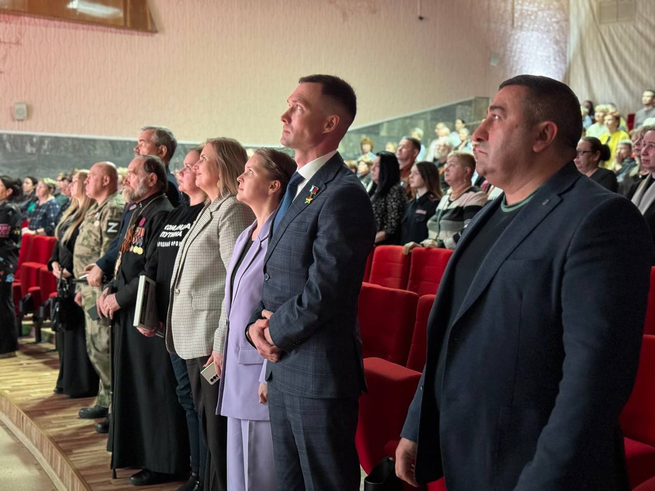 В Сыктывкаре прошел благотворительный концерт «Братское сердце», целью которого стал сбор средств для поддержки бойцов специальной военной операции В Сыктывкаре прошел благотворительный концерт «Братское сердце», целью которого стал сбор средств для поддержки бойцов специальной военной операции