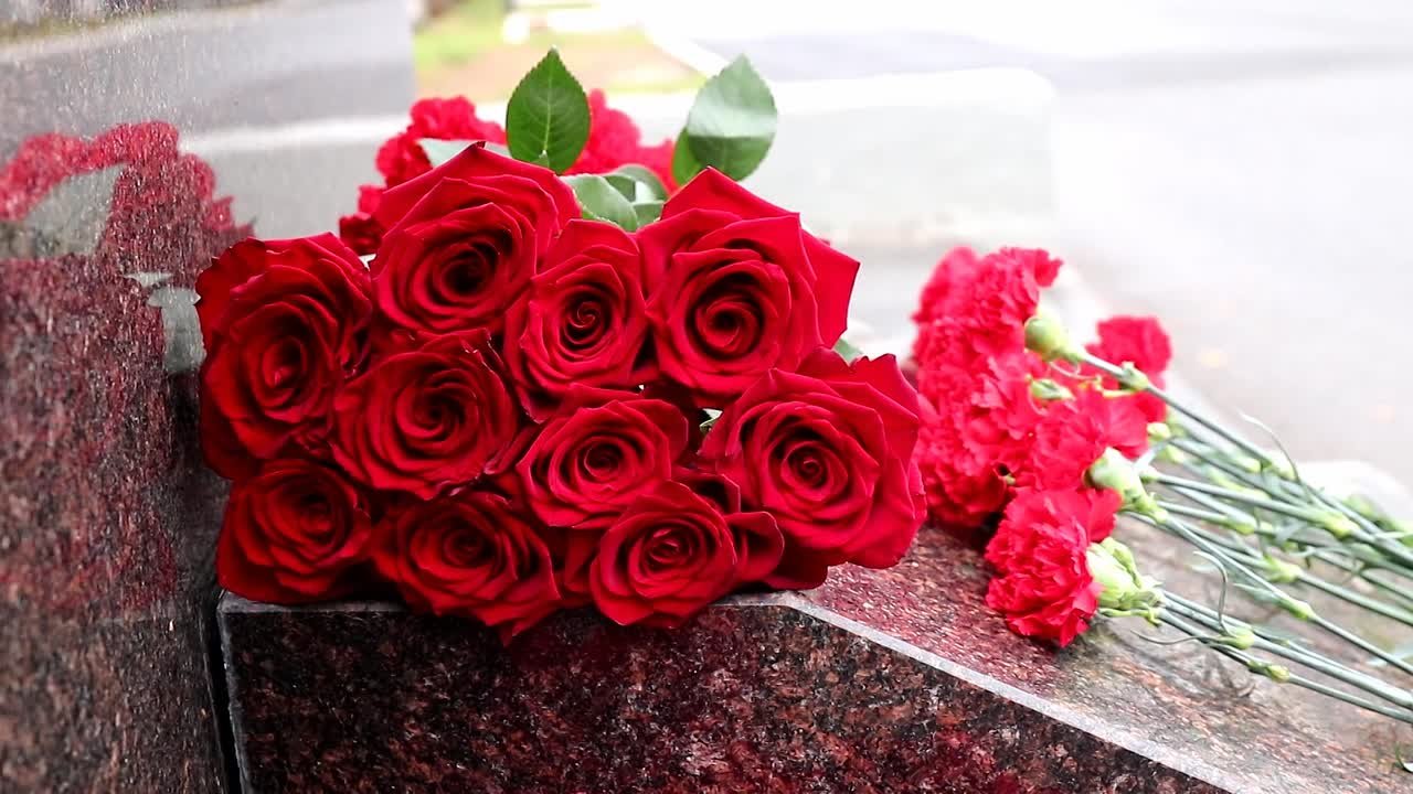 В Сыктывкаре почтили память сотрудников органов внутренних дел, погибших при исполнении служебного долга