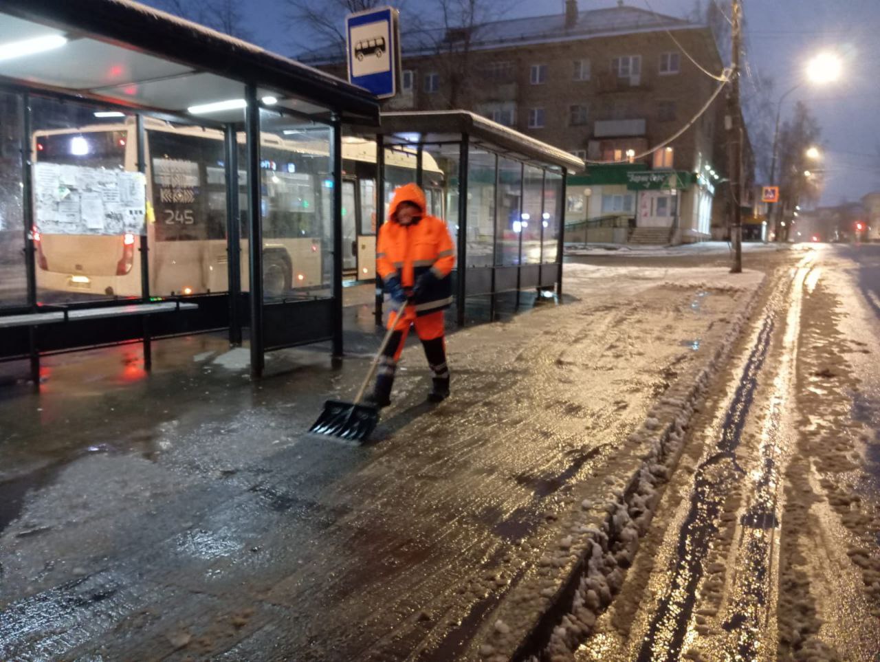 Утро бодрое, утро ранее!. Такое нынче выдалось утро у наших дорожных рабочих Утро бодрое, утро ранее!. Такое нынче выдалось утро у наших дорожных рабочих