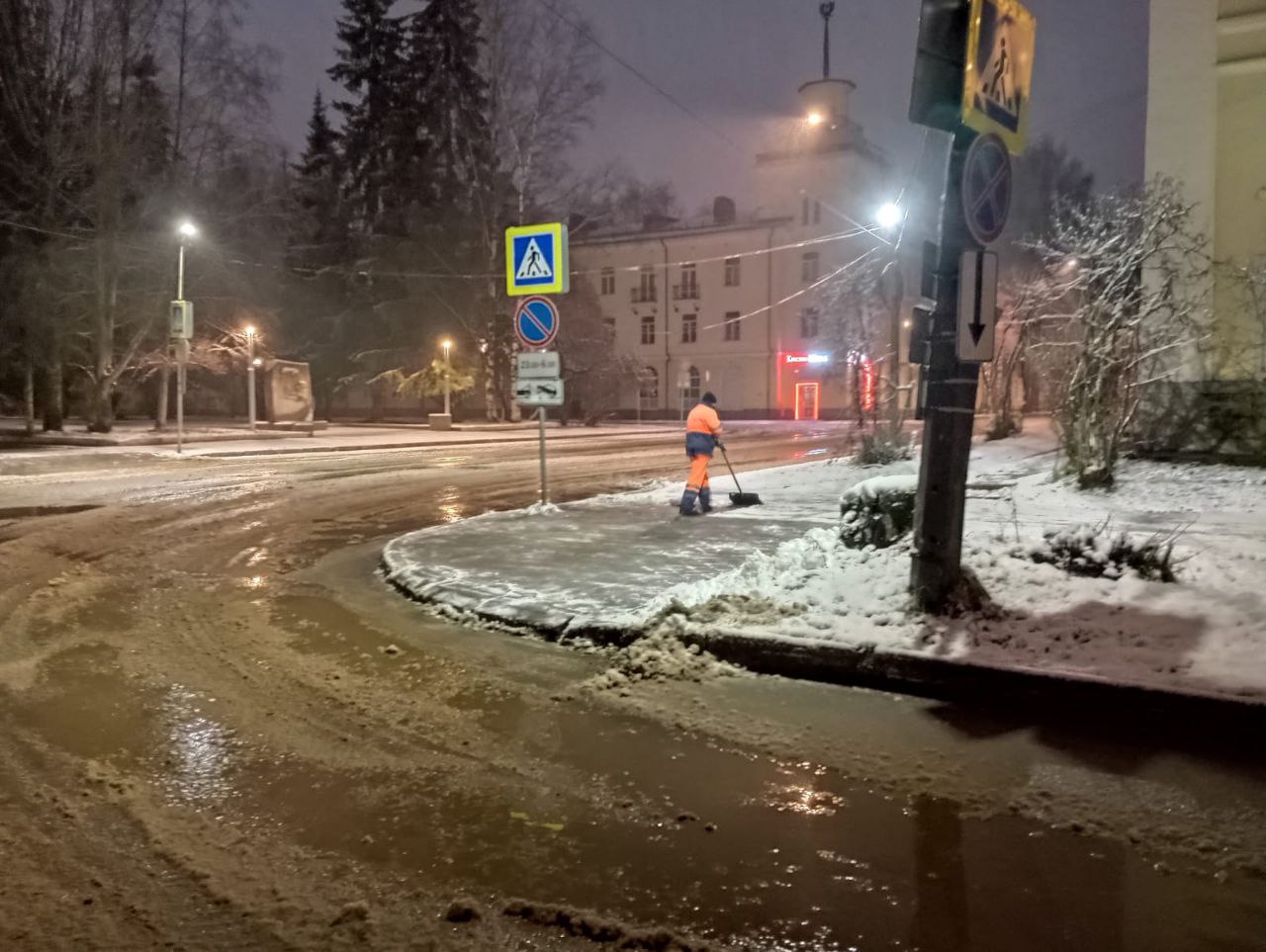 Утро бодрое, утро ранее!. Такое нынче выдалось утро у наших дорожных рабочих Утро бодрое, утро ранее!. Такое нынче выдалось утро у наших дорожных рабочих