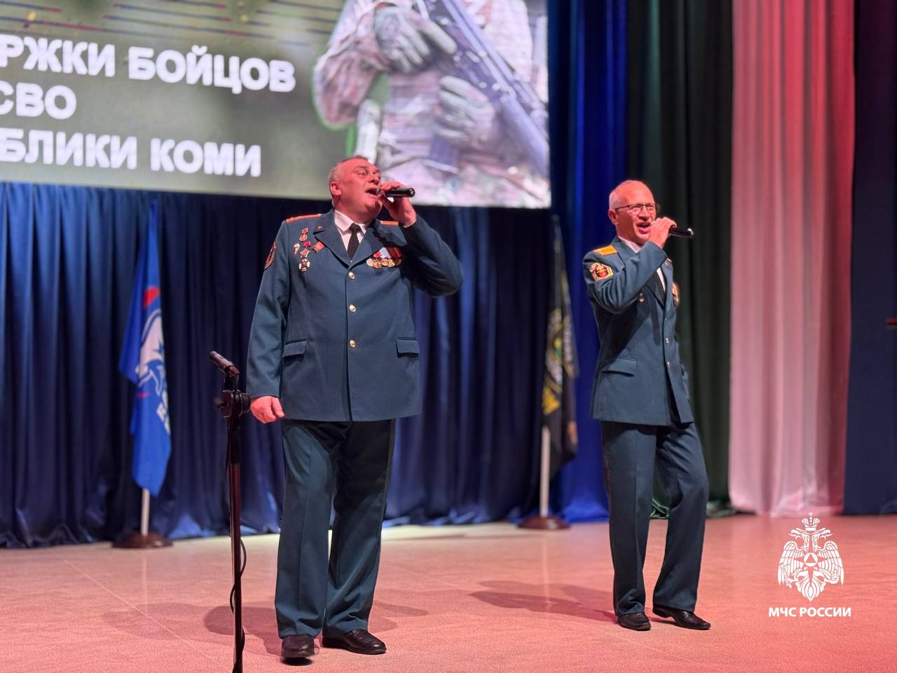 СВОих не бросаем. Ансамбль Главного управления «Пламя-21» и солист группы «Регион 11» Валентин Тырин выступили на благотворительном концерте «Братское сердце», организованном в поддержку бойцов СВО из Республики Коми СВОих не бросаем. Ансамбль Главного управления «Пламя-21» и солист группы «Регион 11» Валентин Тырин выступили на благотворительном концерте «Братское сердце», организованном в поддержку бойцов СВО из Республики Коми