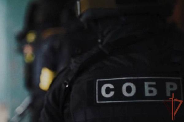 Сотрудники СОБР «Заря» Управления Росгвардии по Республике Коми оказали силовую поддержку коллегам из МВД и ФСБ России в задержании четверых ранее судимых граждан