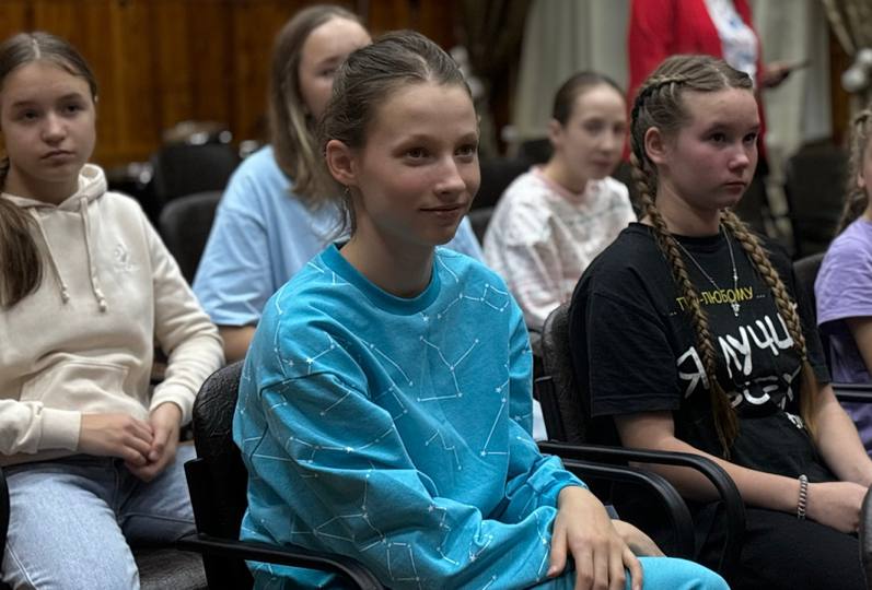 В Сыктывкаре полицейские и общественники рассказали воспитанникам детского дома, как защититься от телефонных мошенников В Сыктывкаре полицейские и общественники рассказали воспитанникам детского дома, как защититься от телефонных мошенников