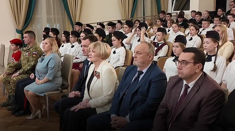 Максим Мартышин: Сыктывкар стал участником исторического события - церемонии передачи копии Знамени Победы в рамках всероссийской патриотической акции «Марш Знамени Победы», которая проходила в Республике Коми с 4 по 11...